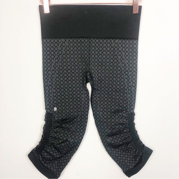 LULULEMON | In the Flow Seamless Crop Leggings Gray & Black Print Women’s Size 4 - Picture 7 of 10